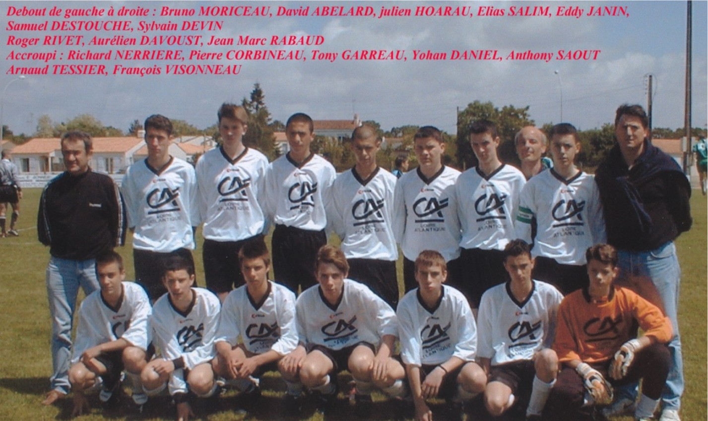 Photo d'équipe des U15 de l'ACBG, vainqueurs du Challenge Desmars en 2000
